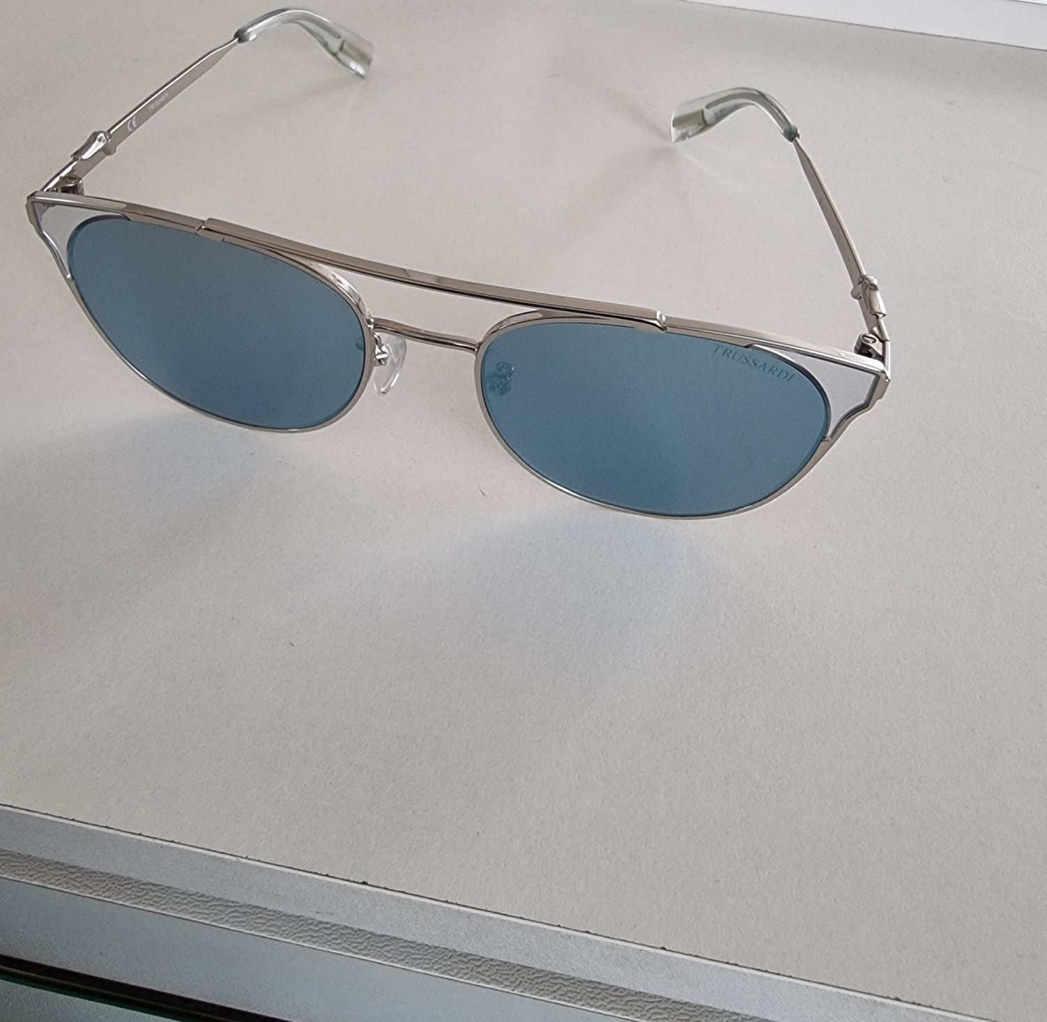 Овални слънчеви очила с метална рамка - Trussardi - 54/18/135
