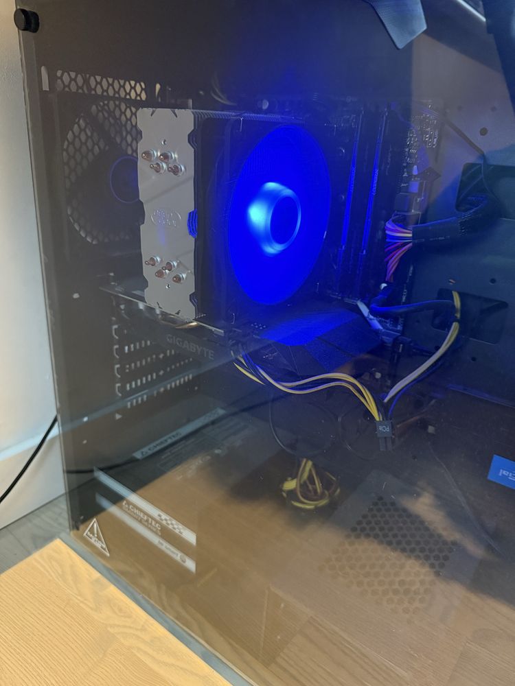 Calculator gaming + periferice performante in stare excelenta