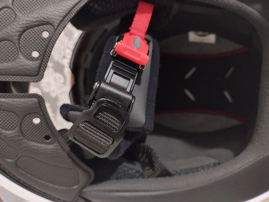 Продавам чисто нова каска модел:  DUKE X WHITE METAL TG: L