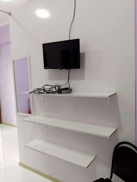 Ikki tomonli maxsus garderop shkaf sotiladi