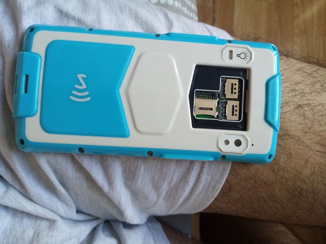 Telefon mobil și schaner