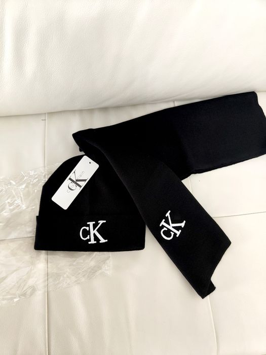 Set Căciulă CK + Fular Calvin Klein / nou
