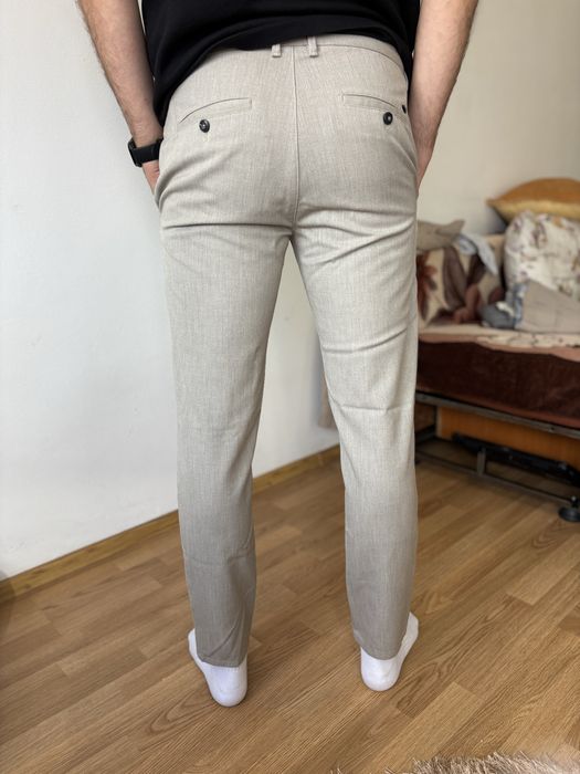 Pantaloni de bărbați crem – casual/smart-casual