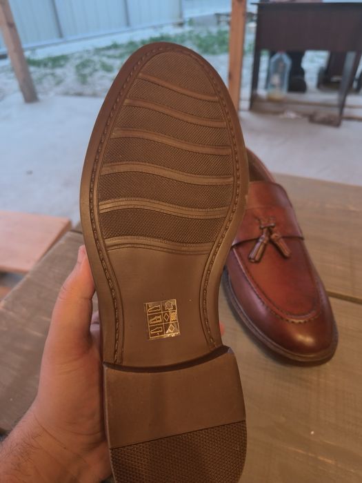 Vând pantofi din piele naturala.marimea 42