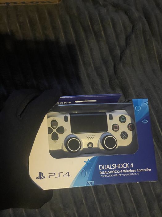 PS4 Slim 500GB + 2 controllere + 7 jocuri + suport