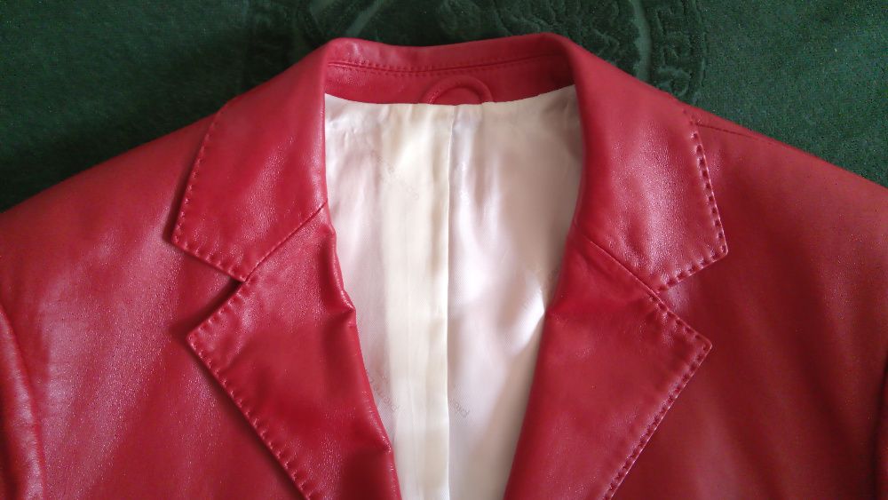 Продам красный пиджак (натуральная кожа) Pierre Cardin (новый), ОАЭ.