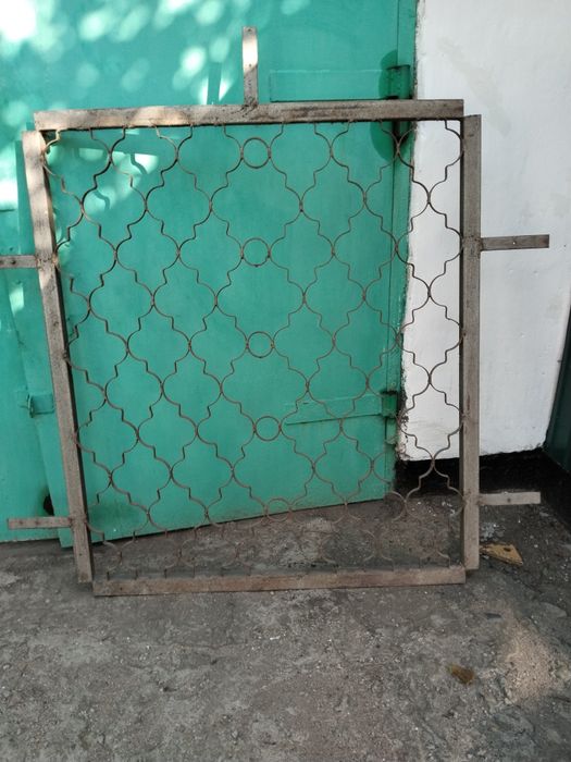 Продам решетку на окно