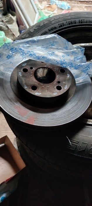 Запчасти на РАФ 4 комплект тормозные колодки суппорта с дисками