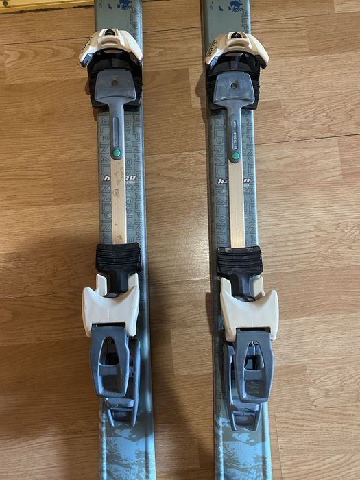 Schiuri de tura cu piei de foca