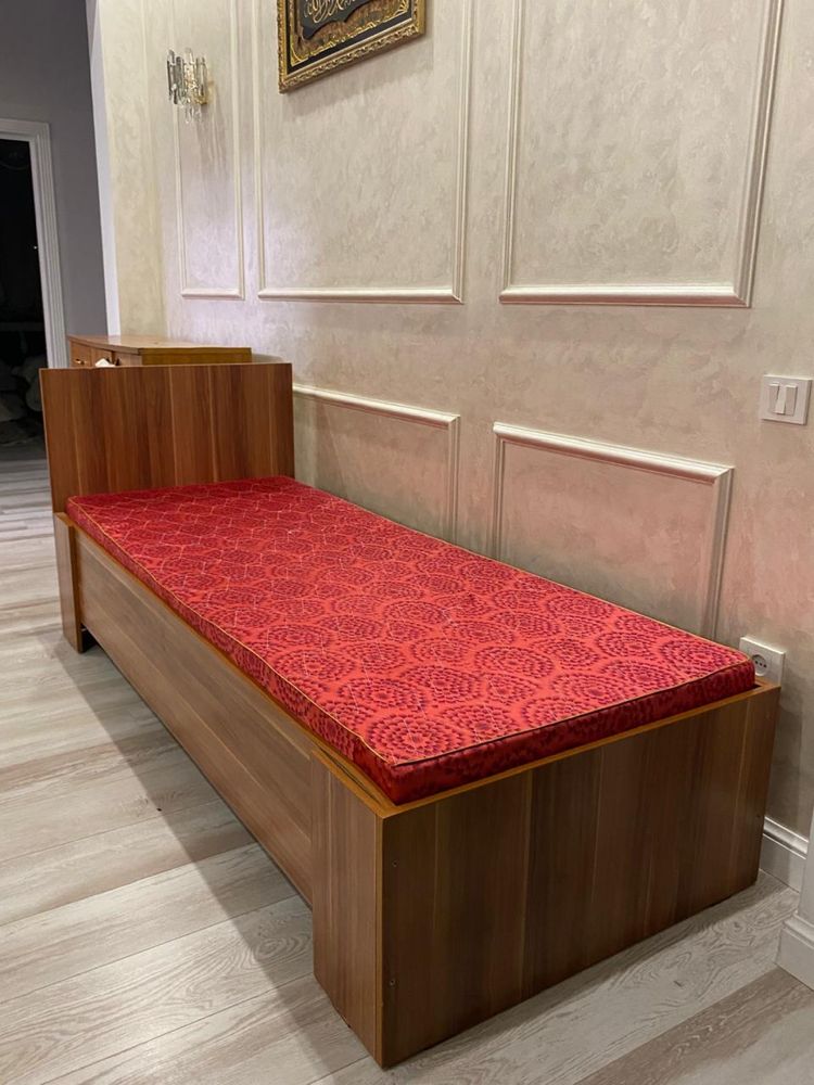 Кровать 90x200..