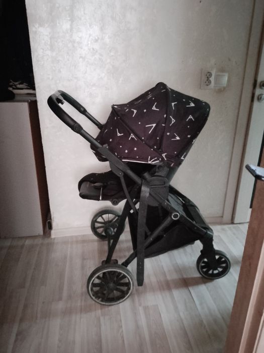 Коляска, Кроватка, Стульчик для кормления.