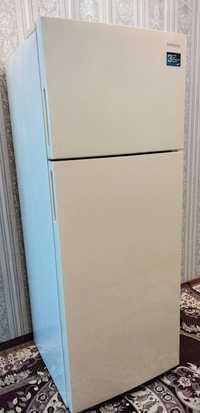 Продам большой холодильник Самсунг чистый работает на ура