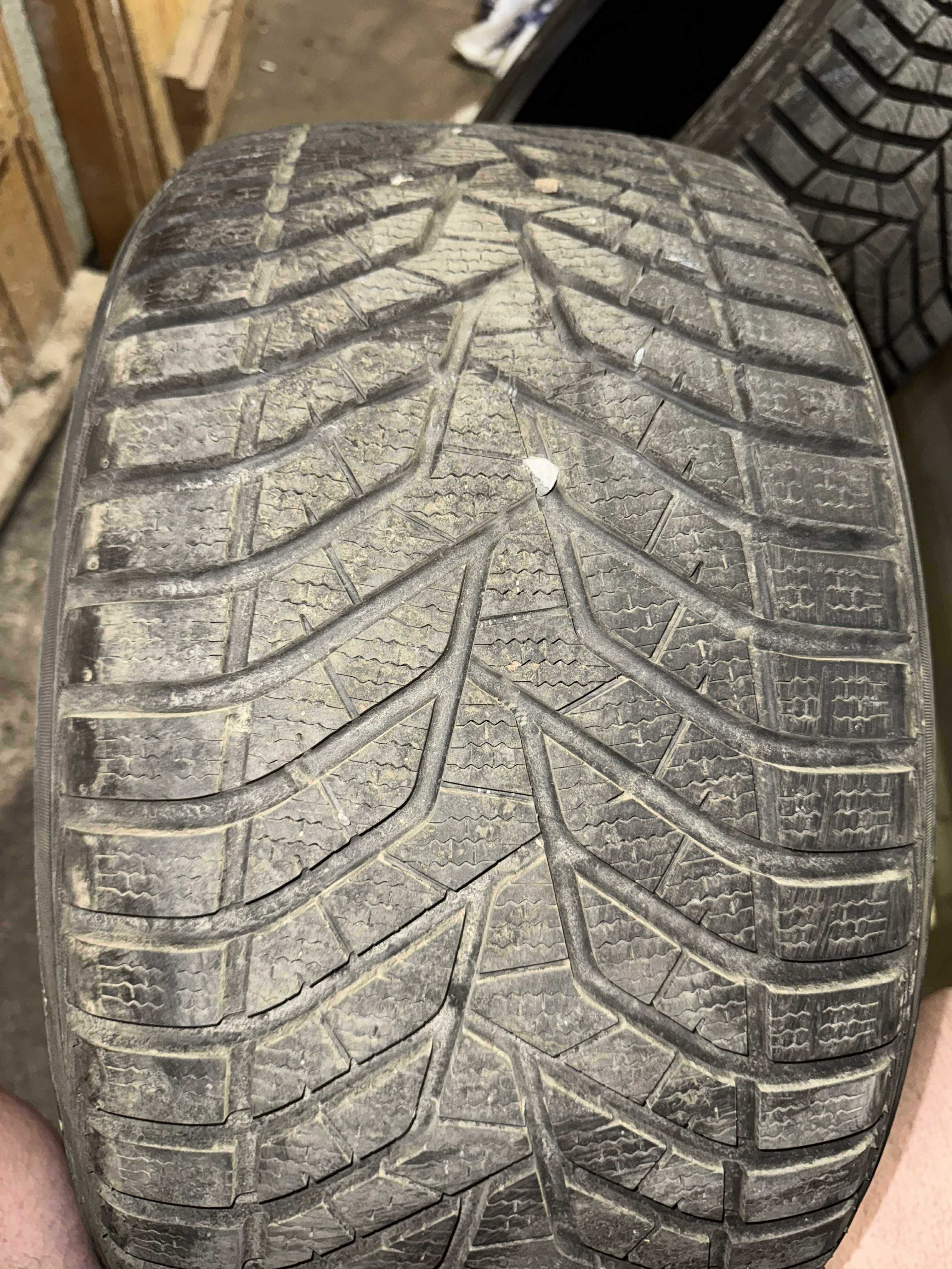 Зимни гуми Yokohama V905 BLUEW XL 265 35 18 7мм.