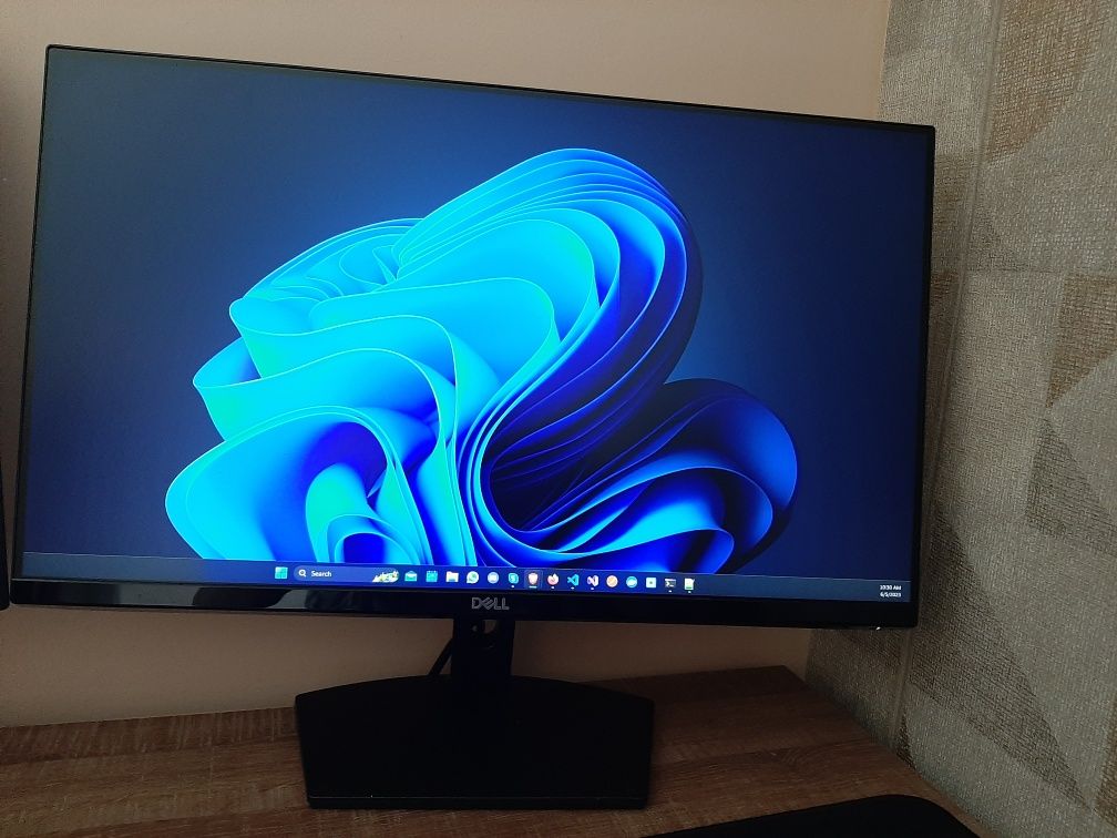 Monitor Dell 24" 75hz + monitor Aoc 24" 60hz designed by Porsche