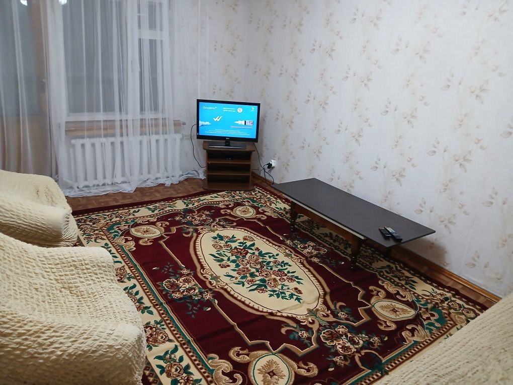 Сдам 2-х комнатную квартиру посуточно в центре, уютно и тепло .