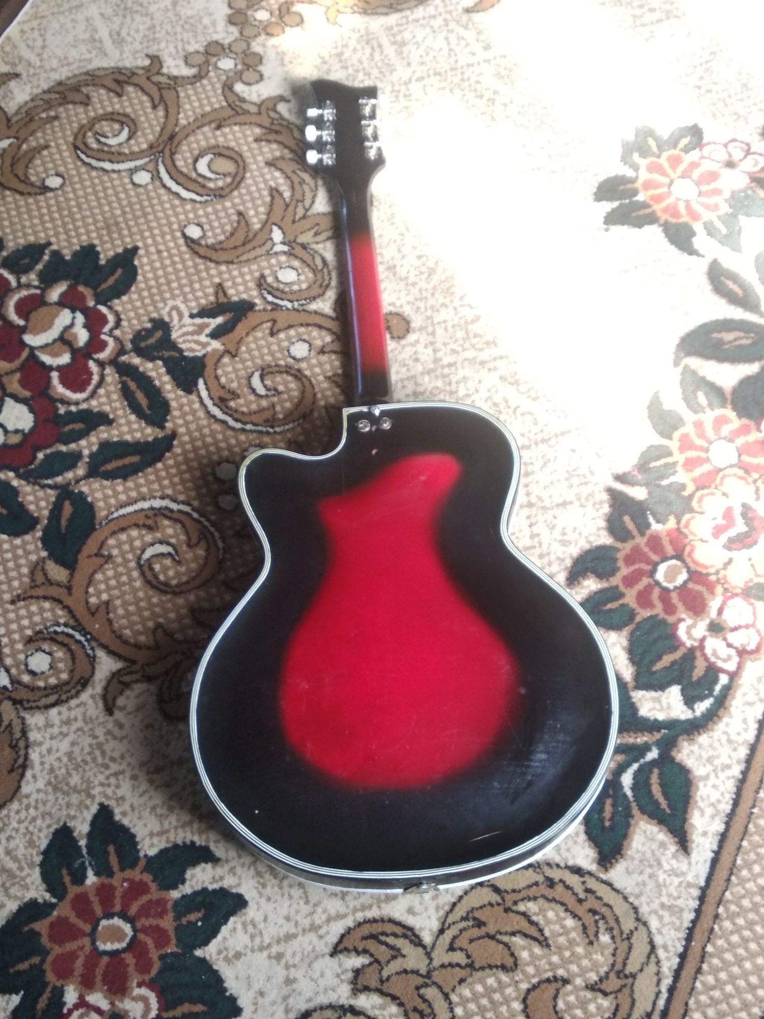 Gitara sotiladi hoglati zoʻr