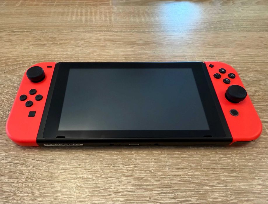 Nintendo Switch v2 + 128GB MicroSD и много аксесоари