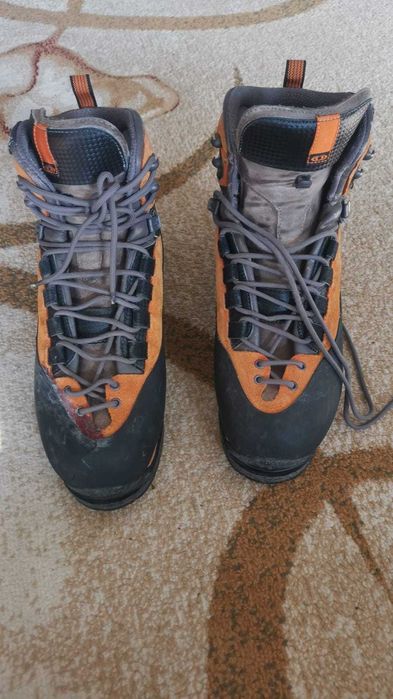 bocanci iarna salomon  43 - 44