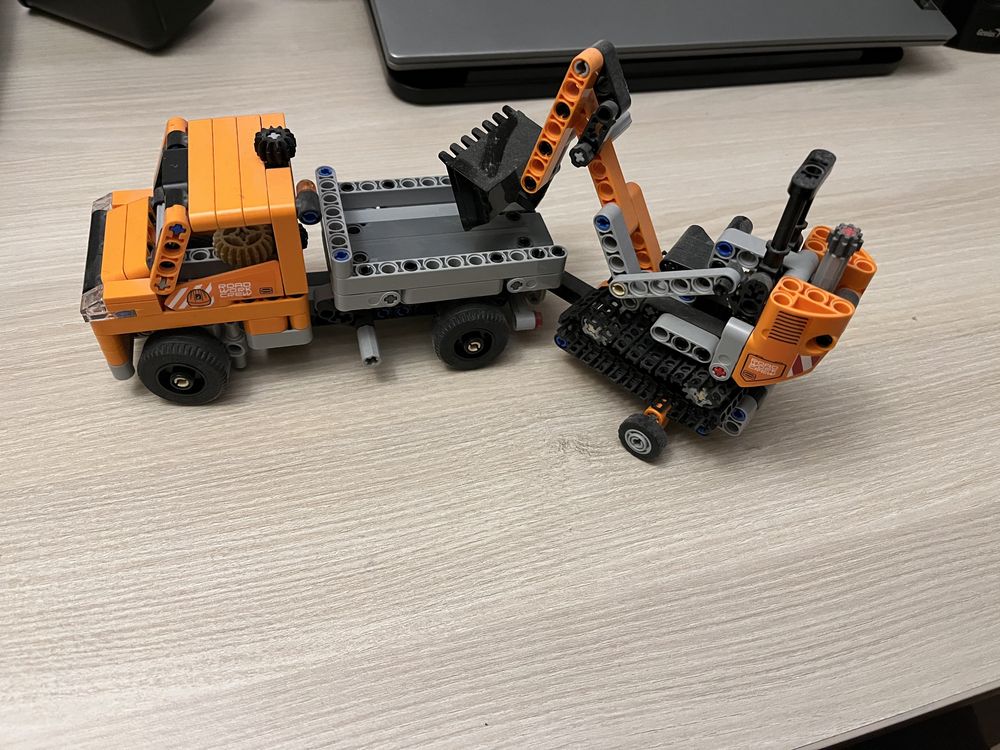 Lego ptr baietel au mai ramas masinile pe care le vand cu 50 ron buron