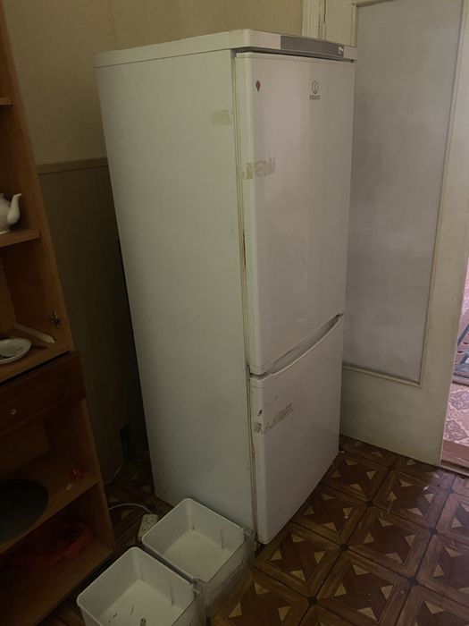 Холодиьник indesit