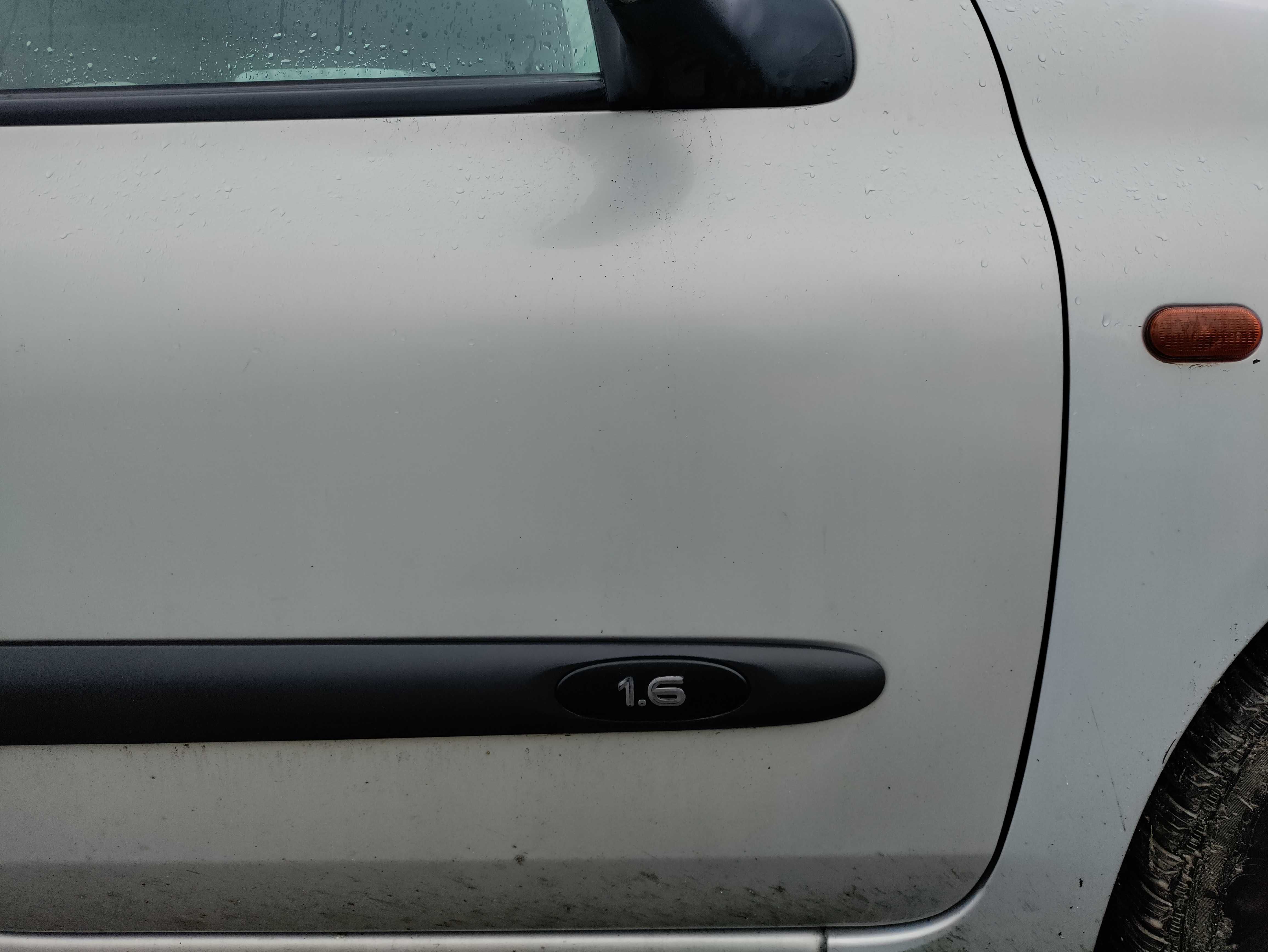 Продавам Renault Clio 1.6