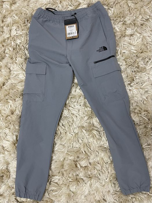 Pantaloni Originali The Nord Face redusi -50% pretului din magazin