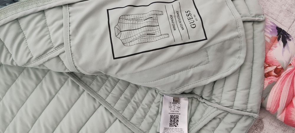 Дамско яке Guess