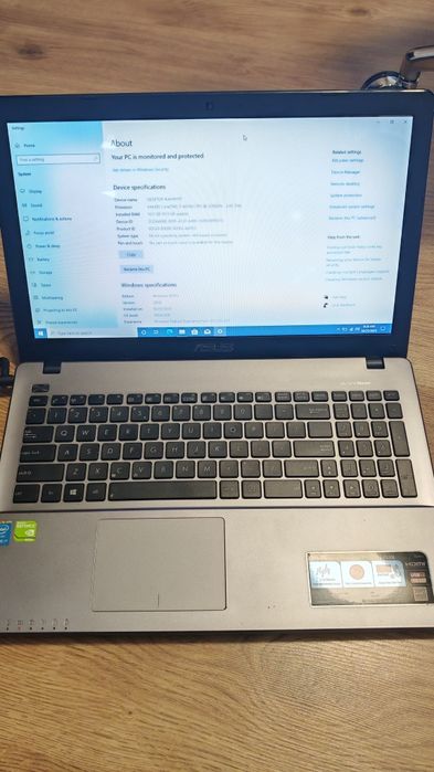 Laptop Asus X550L – i7, 12GB RAM, SSD – Funcțional, cu mici defecte
