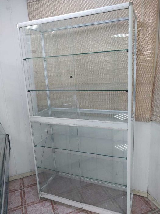 Стеклянная витрина