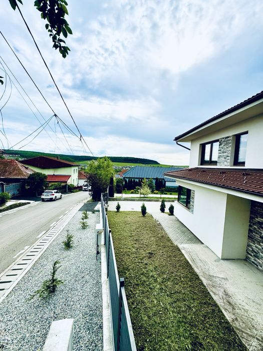 Casa individuala;193 mp desfasurati+ 2 parcari amenajate si curte