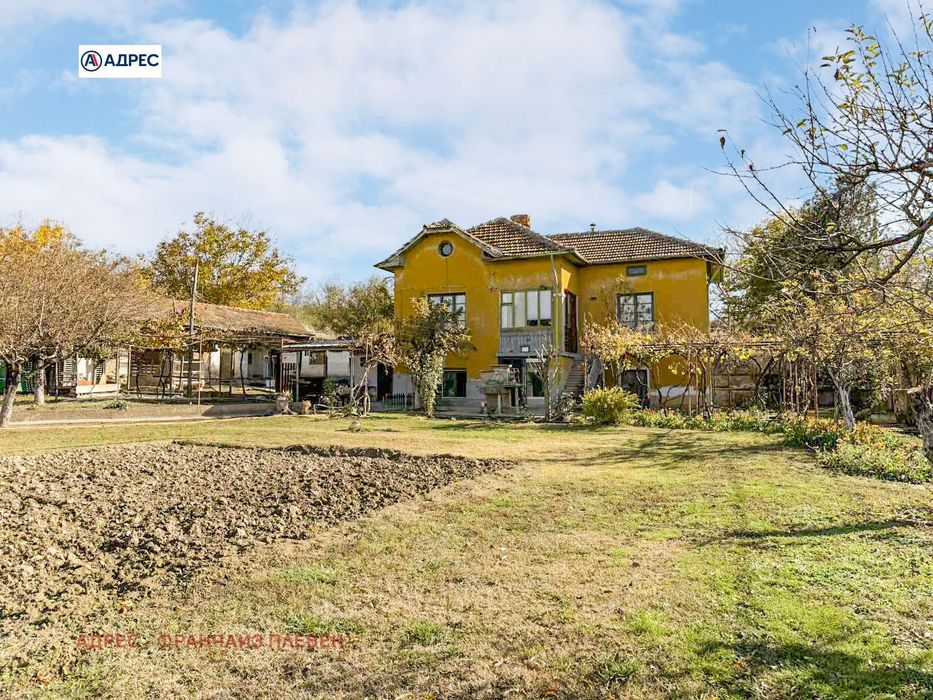 Къща в Плевен, област-с.Бръшляница площ 132 цена 38000