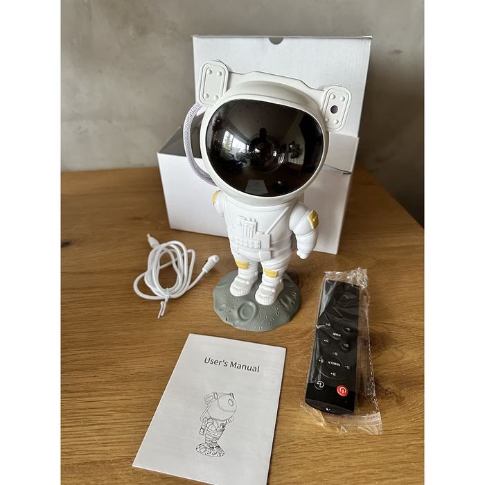 Интерактивна играчка за прожектиране на космоса, Астронавт