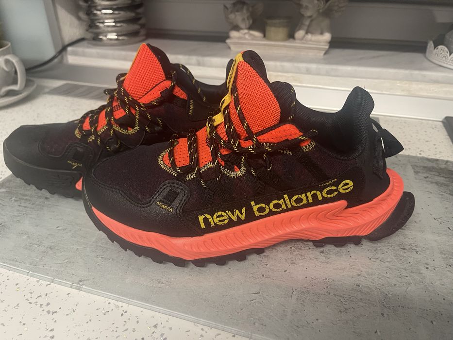 Vând adidasi barbati