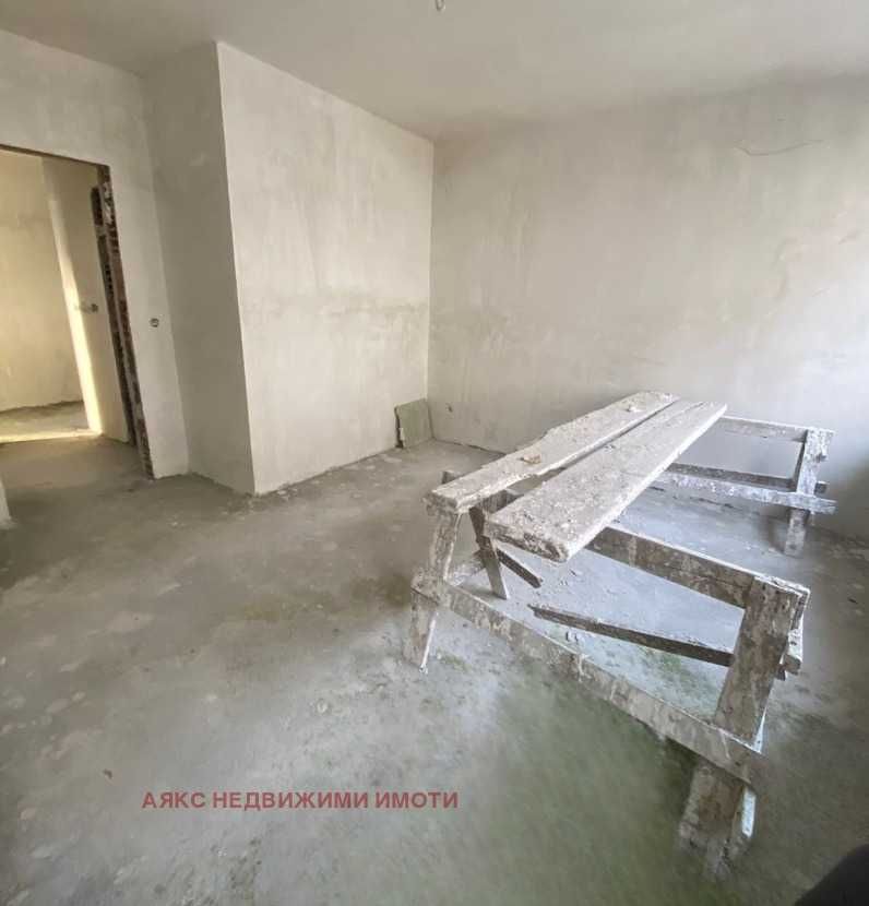 Продава се Тристаен апартамент в София, Хаджи Димитър - 148 кв.м за 1149 €/кв.м - Снимка #1