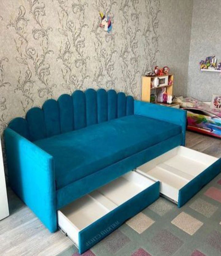 Мягкий диван кровать,