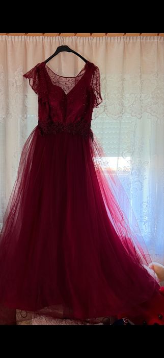Rochie elegantă bordo din tulle și dantelă