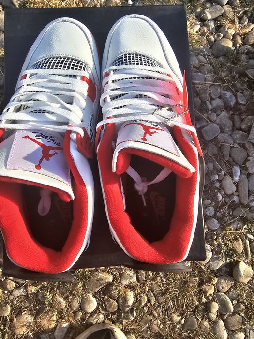 Jordan 4 fire red