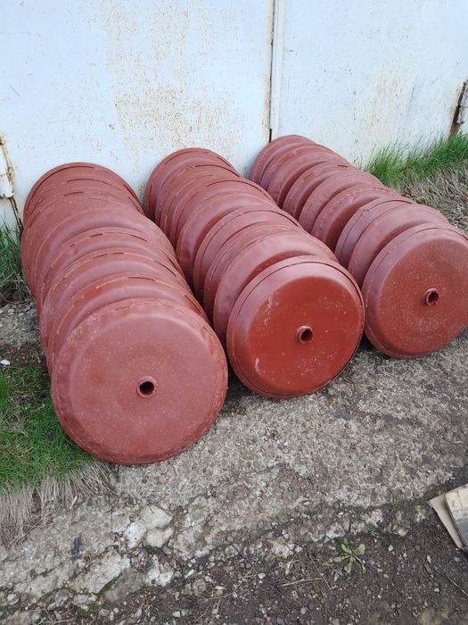 Продам катки на сеялку с уголком в хорошем состоянии .