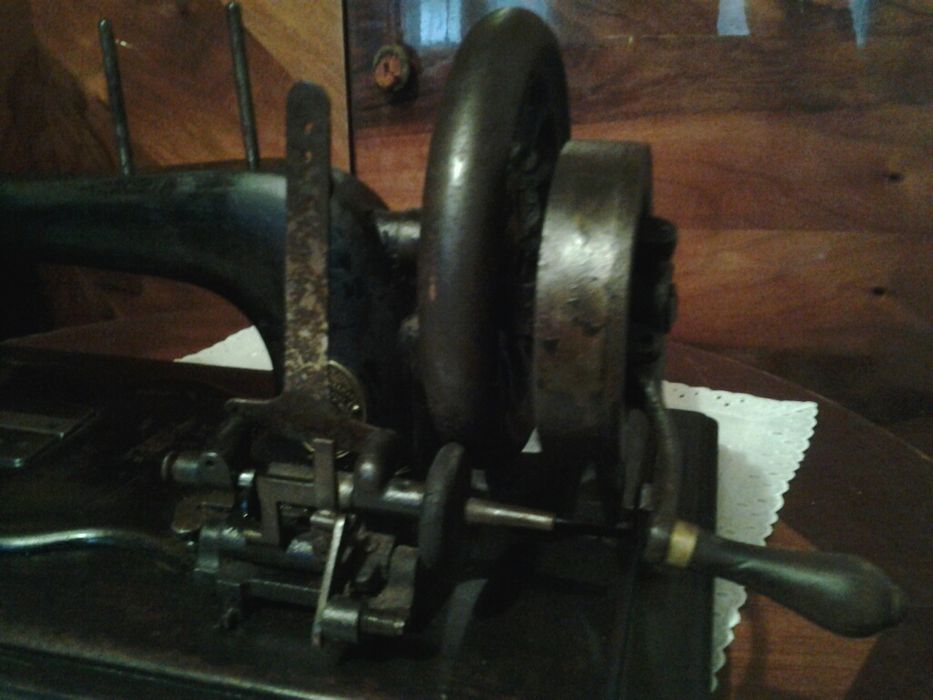 Masina de cusut manuala veche de colectie