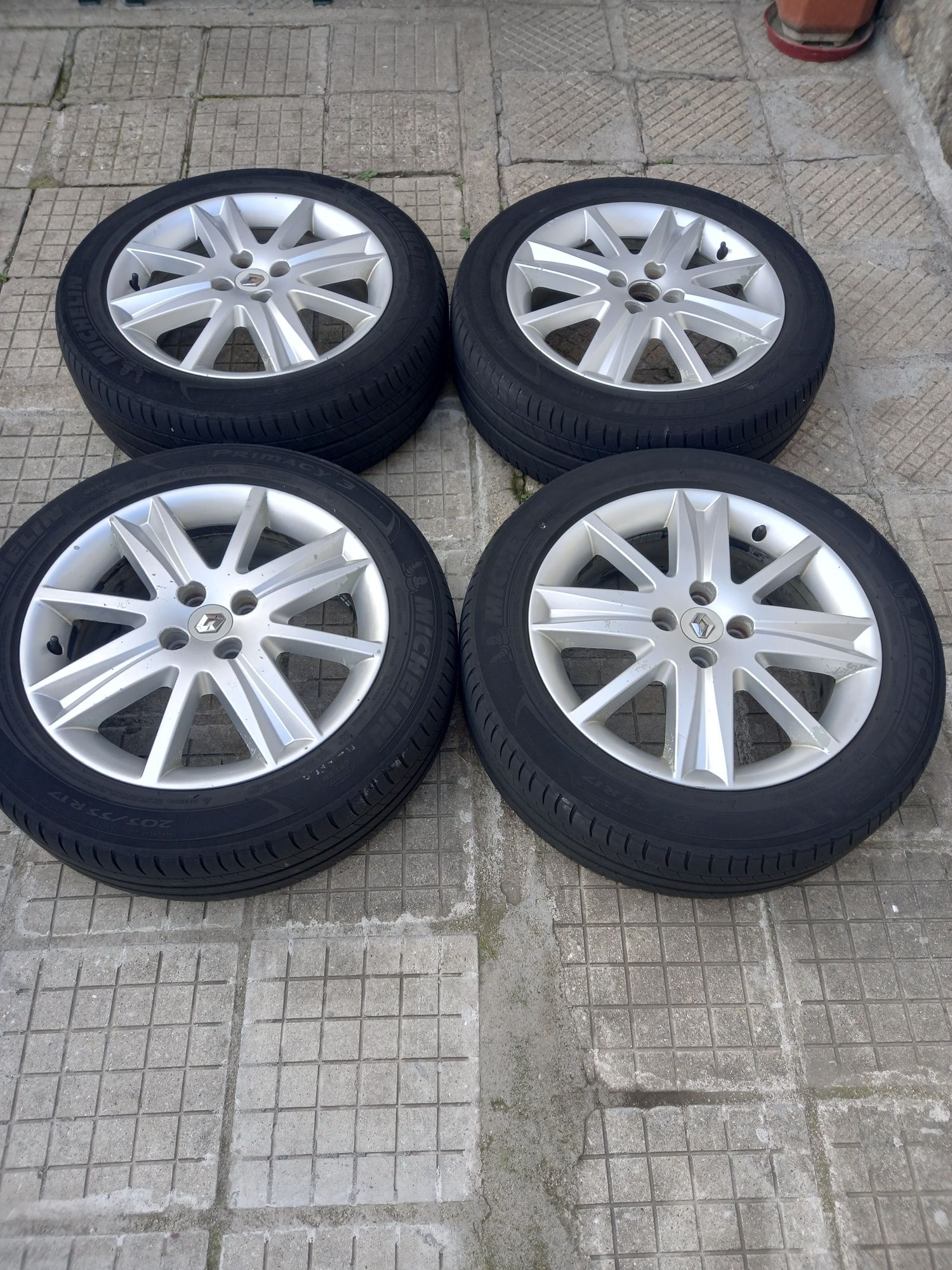 4 × 100 R 17 Рено