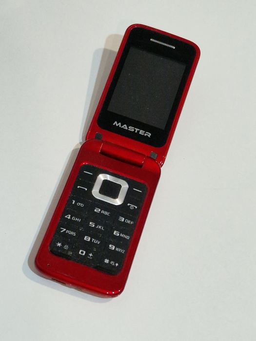 Telefon cu clapeta cu încărcător