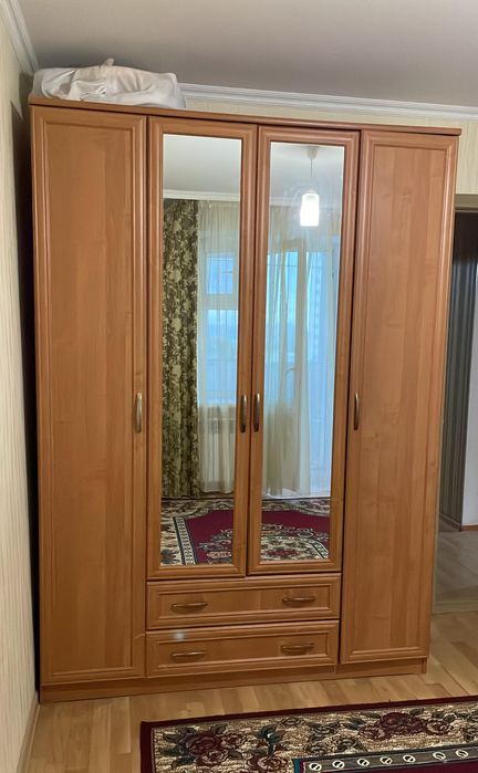 Продам шкаф в хорошем состоянии. Один угловой.