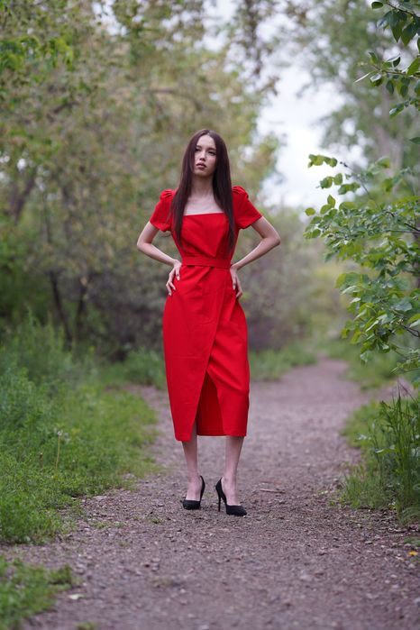 Продам красное вечернее платье с ремнем