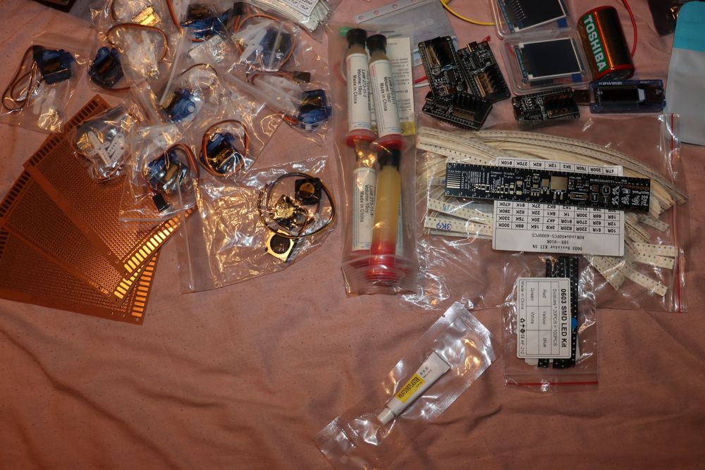 Pack Diverse Kituri Electronice si Consumabile Noi