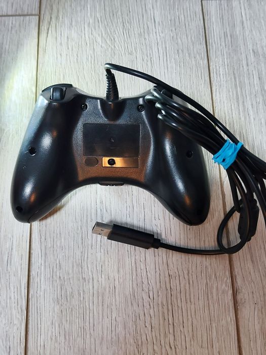 Controller USB tip Xbox 360 – stare impecabilă, fără drift!