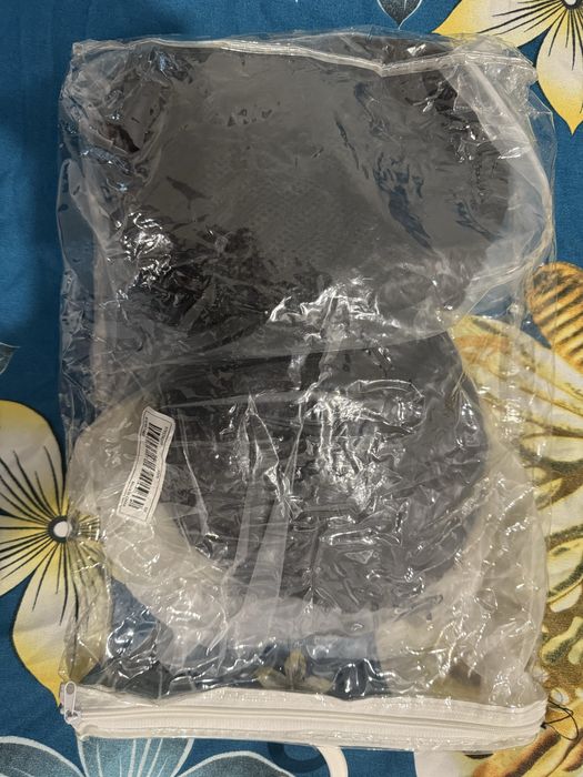 Vand Doua Peruci Din Par Natural Negra Si Saten