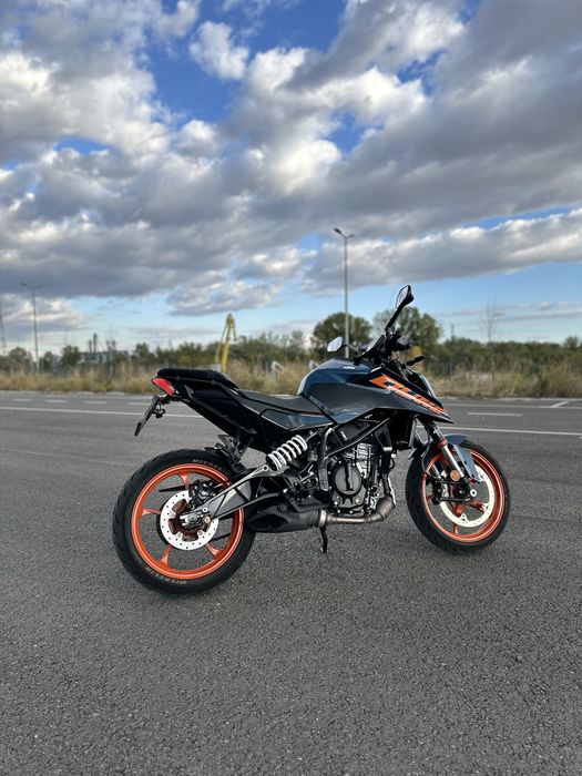 Vand KTM Duke 125 model 2024