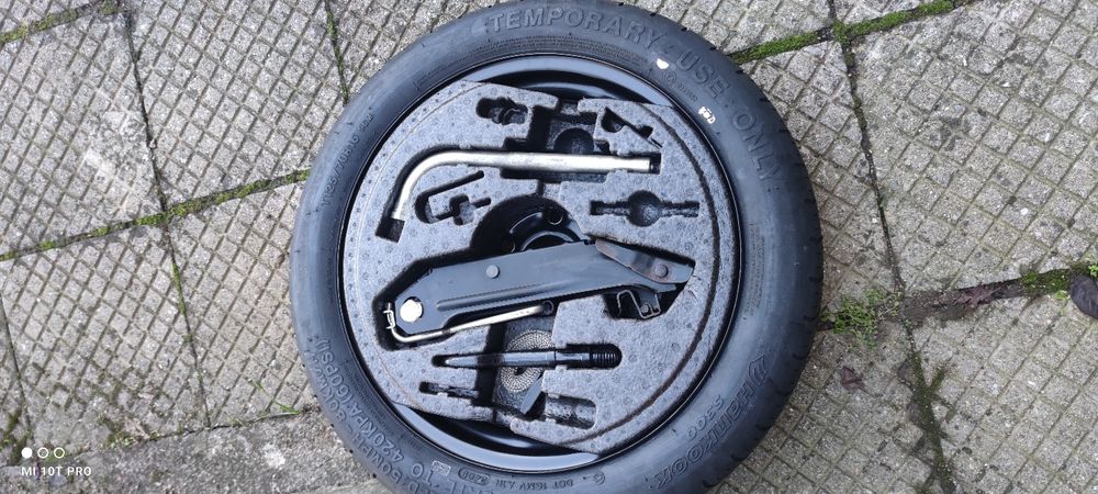 Резервна гума/патерица/  нова 16ка.