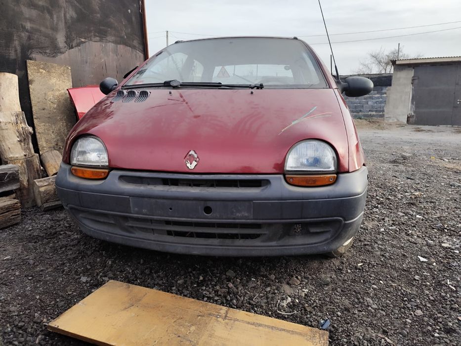 Рено твинго 1993год по запчас