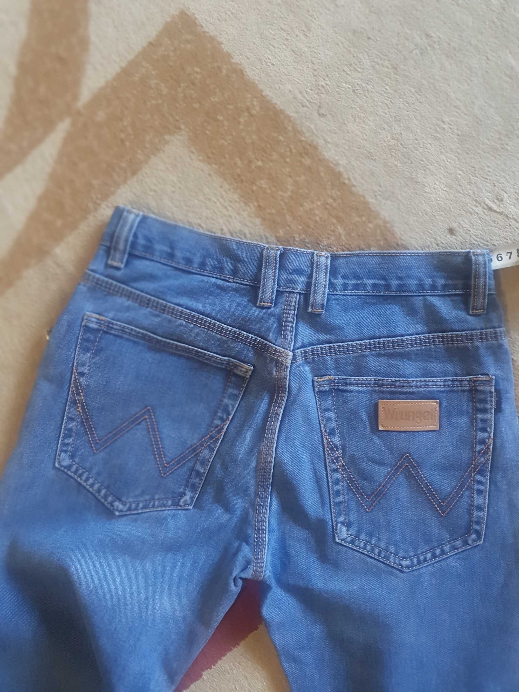 Джинсы wrangler 32